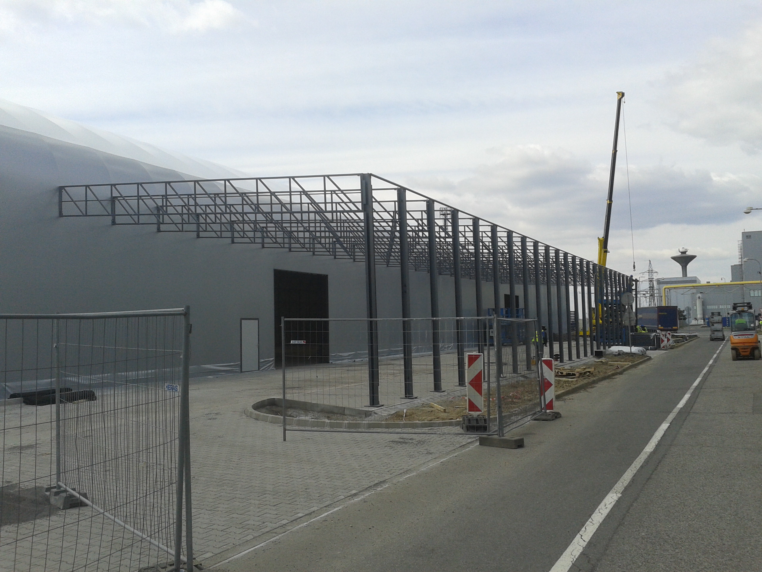 Zastřešení průjezdu pro kamiony