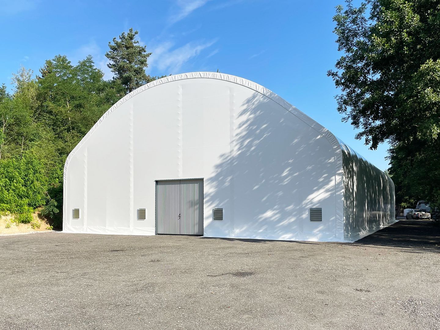 Výška haly – proč číslo na výkresu často neodpovídá realitě