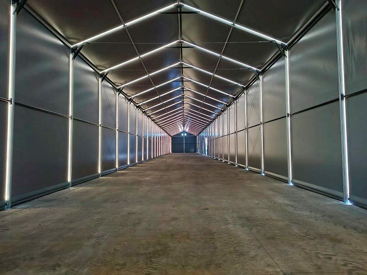 Poškození plachty na hale – příběh jedné výměny po 18 letech