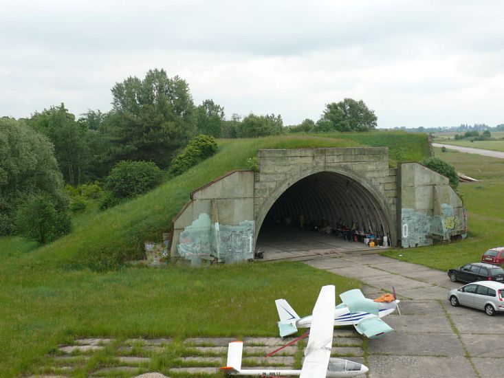 Hangár pod zemí? Ano, jako (u)krytá hala pro letadla
