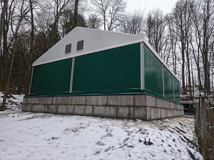 Betonové LEGO bloky v praxi – když se z kostek stává základ haly